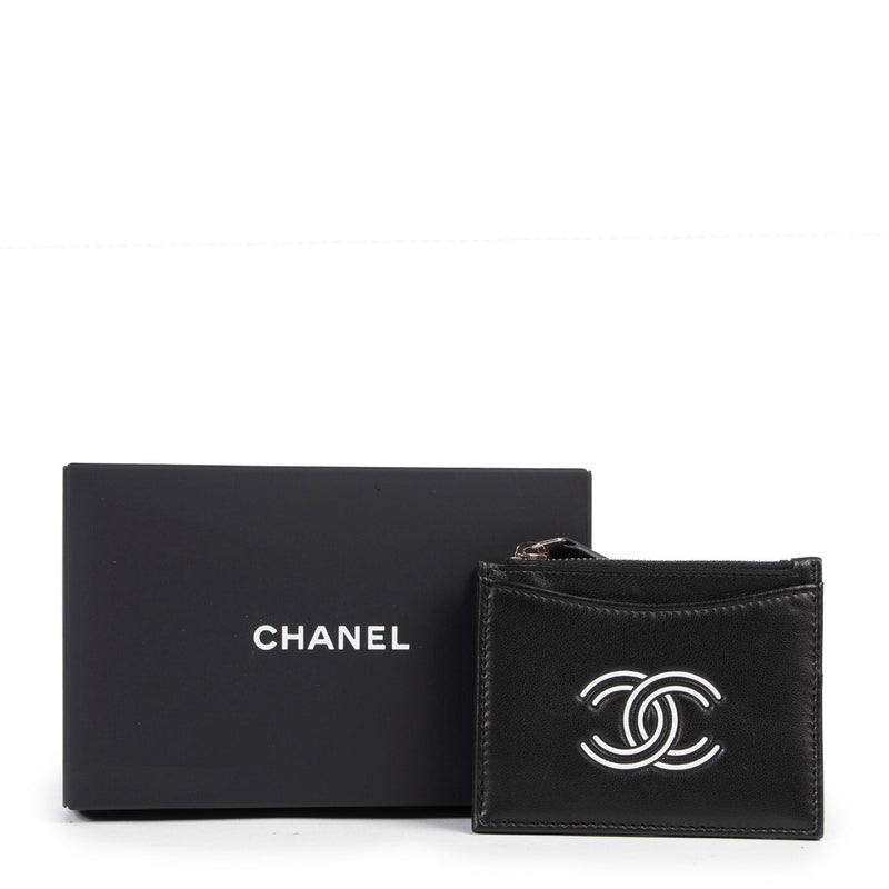 Shop safe online authentic second hand Chanel Black and White Wallet. Buy online Chanel Black and White Wallet in a safe way. Shop Chanel Black and White Wallet online safely.