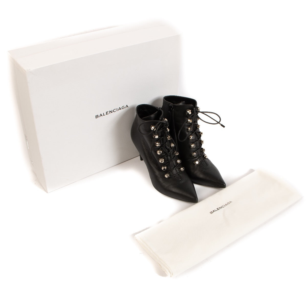 Shop safe online at Labellov in Antwerp, Brussels and Knokke these 100% authentic second hand Balenciaga Black Leather Lace-up Ankle Boots - size 35