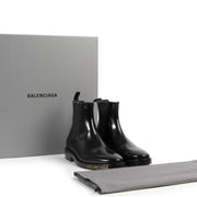 Balenciaga Black Patent Leather Chelsea Boots kopen en verkopen aan de beste prijs bij Labellov tweedehands