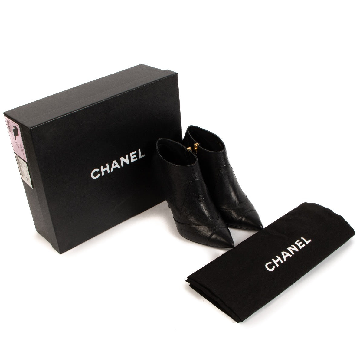 Shop safe online at Labellov in Antwerp, Brussels and Knokke these 100% authentic second hand Chanel Black Leather Pearl Ankle Boots - size 36
