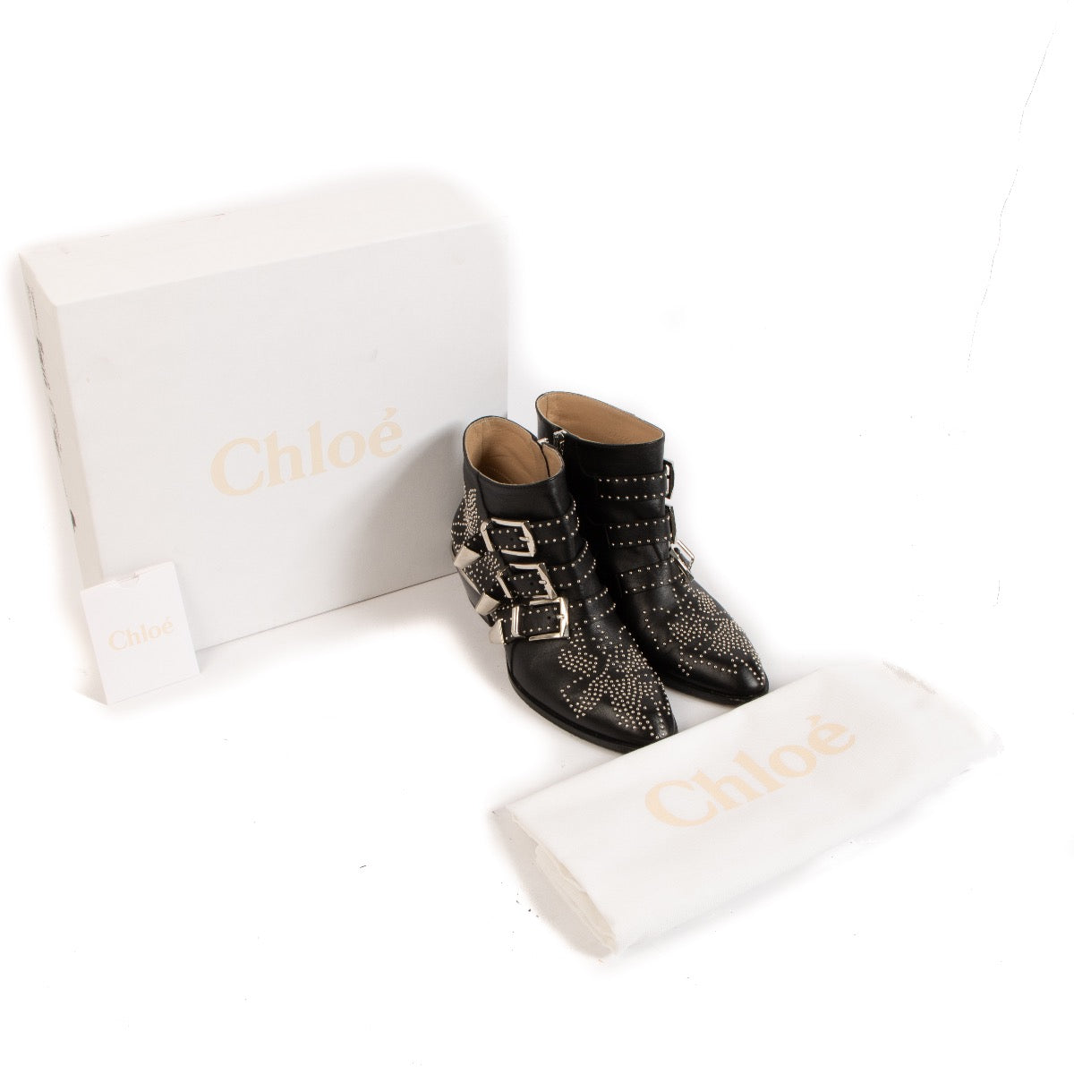 Shop safe online at Labellov in Antwerp, Brussels and Knokke these 100% authentic second hand Chloé Black Leather Stud Susanna Short Boots - size 35
