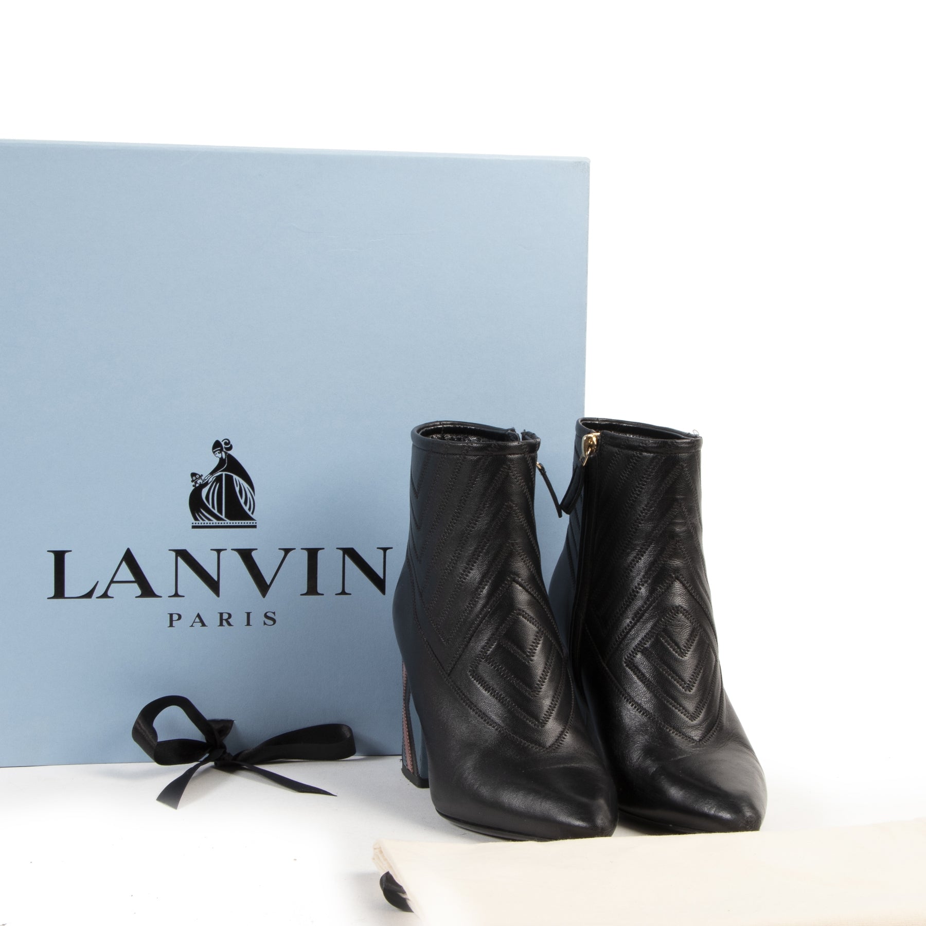 Lanvin Chunky Bootie Patch Heels kopen en verkopen bij Labellov tweedehands luxe webshop
