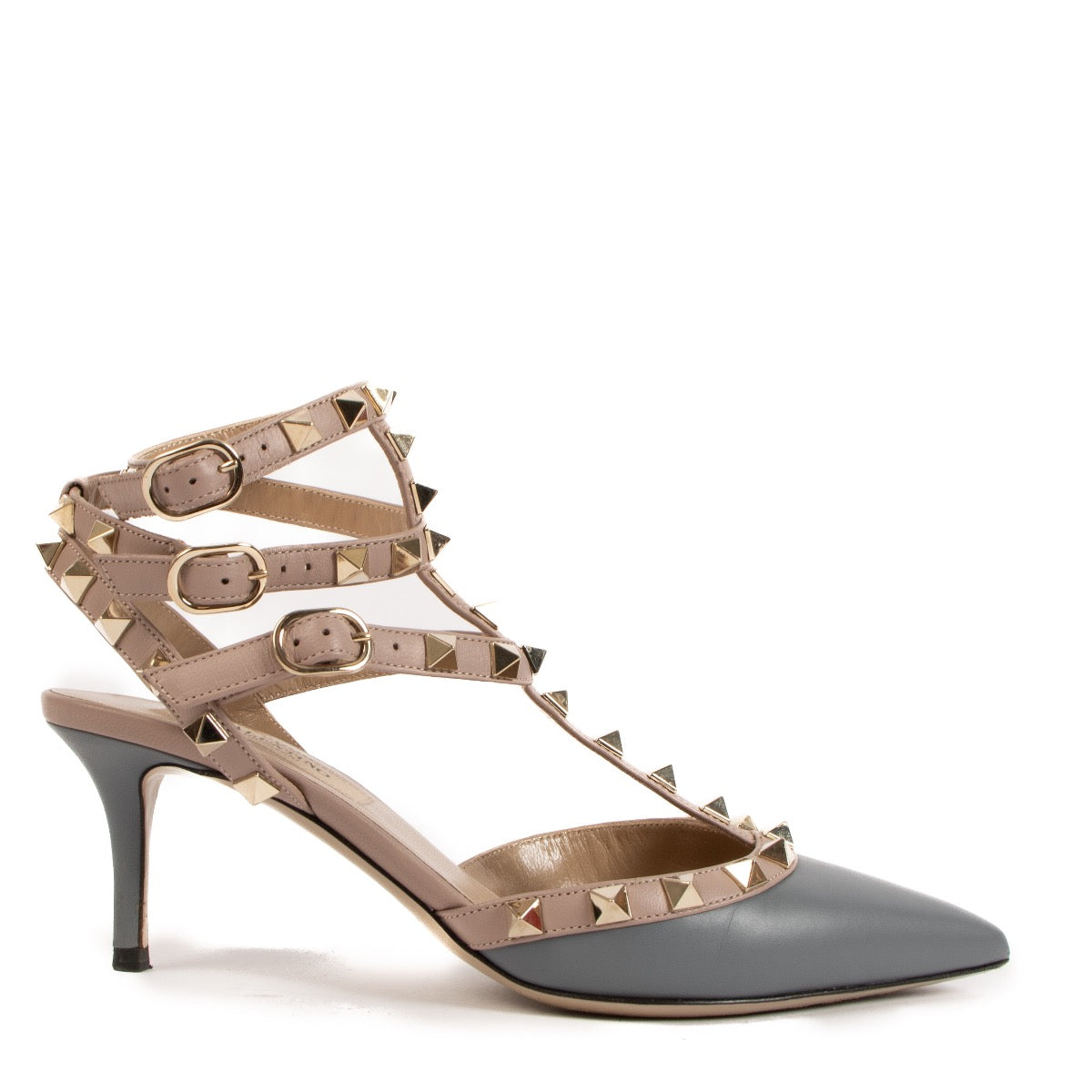 Shop safe online at Labellov in Antwerp, Brussels and Knokke these 100% authentic second hand Valentino Garavani Caged Pumps - size 35