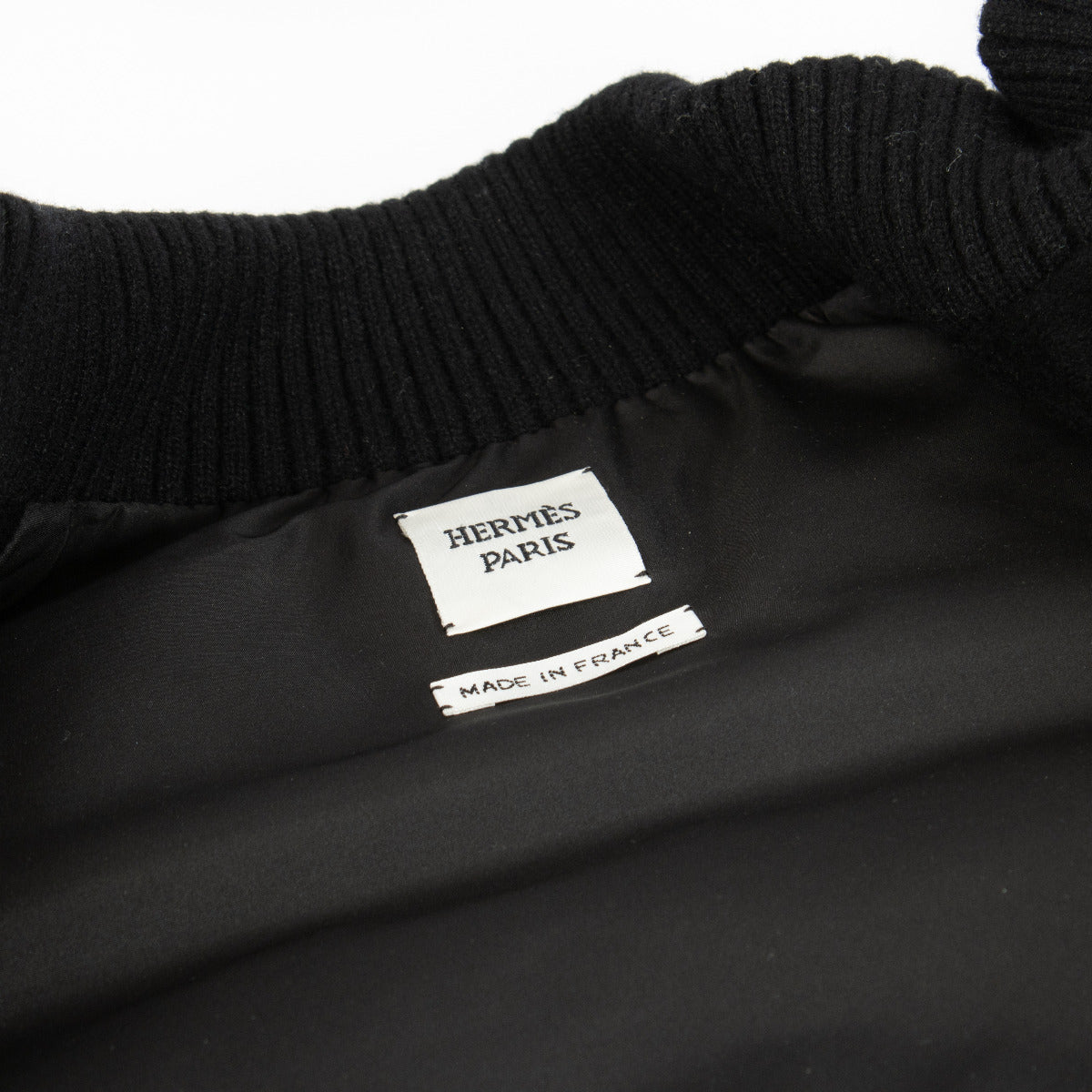 Hermès Gilet court matelassé en cachemire noir - taille 40