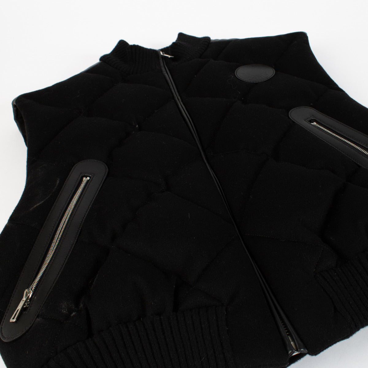 Hermès Gilet court matelassé en cachemire noir - taille 40