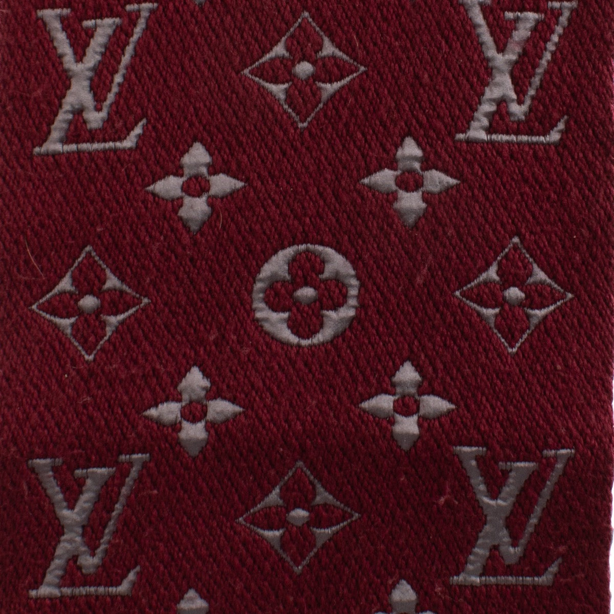 Authentic second hand Louis Vuitton Logo Mania Scarf on Labellov.com