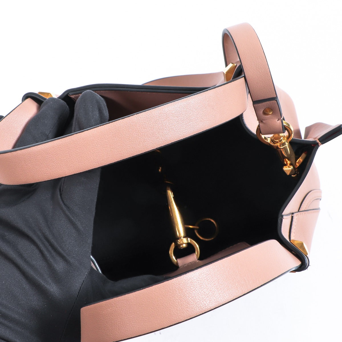 Buy an authentic second-hand Valentino Garavani Pink Rockstud Leather Shoulder Bag in very good condition at Labellov in Antwerp.