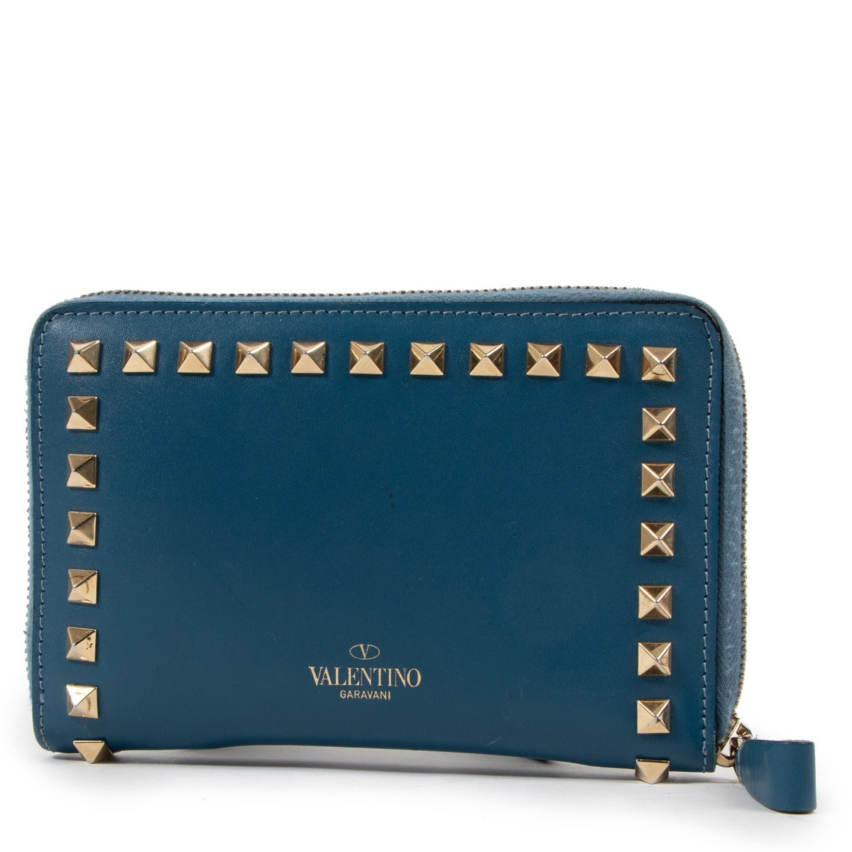 Buy a vintage original Valentino Blue Rockstud Wallet in very good condition at Labellov Antwerpen.