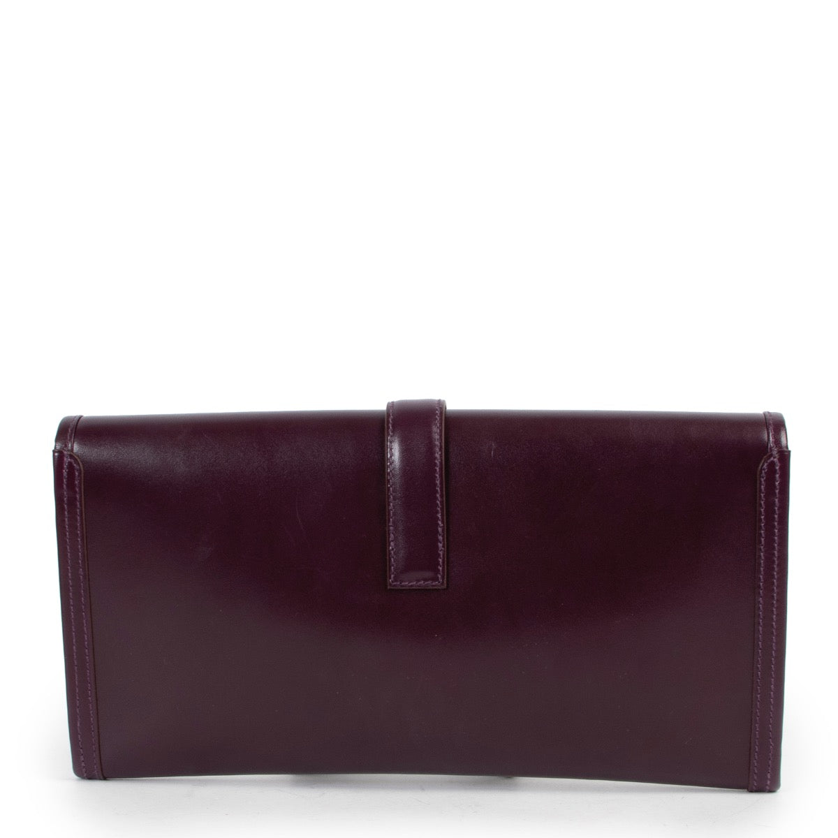 Hermès Jige Elan Purple Clutch now available to get a second life at Labellov Luxury. Buy and sell your designer items for a reasonable price and with excellent service. 100% authenticity is guaranteed when buying or selling your designer items