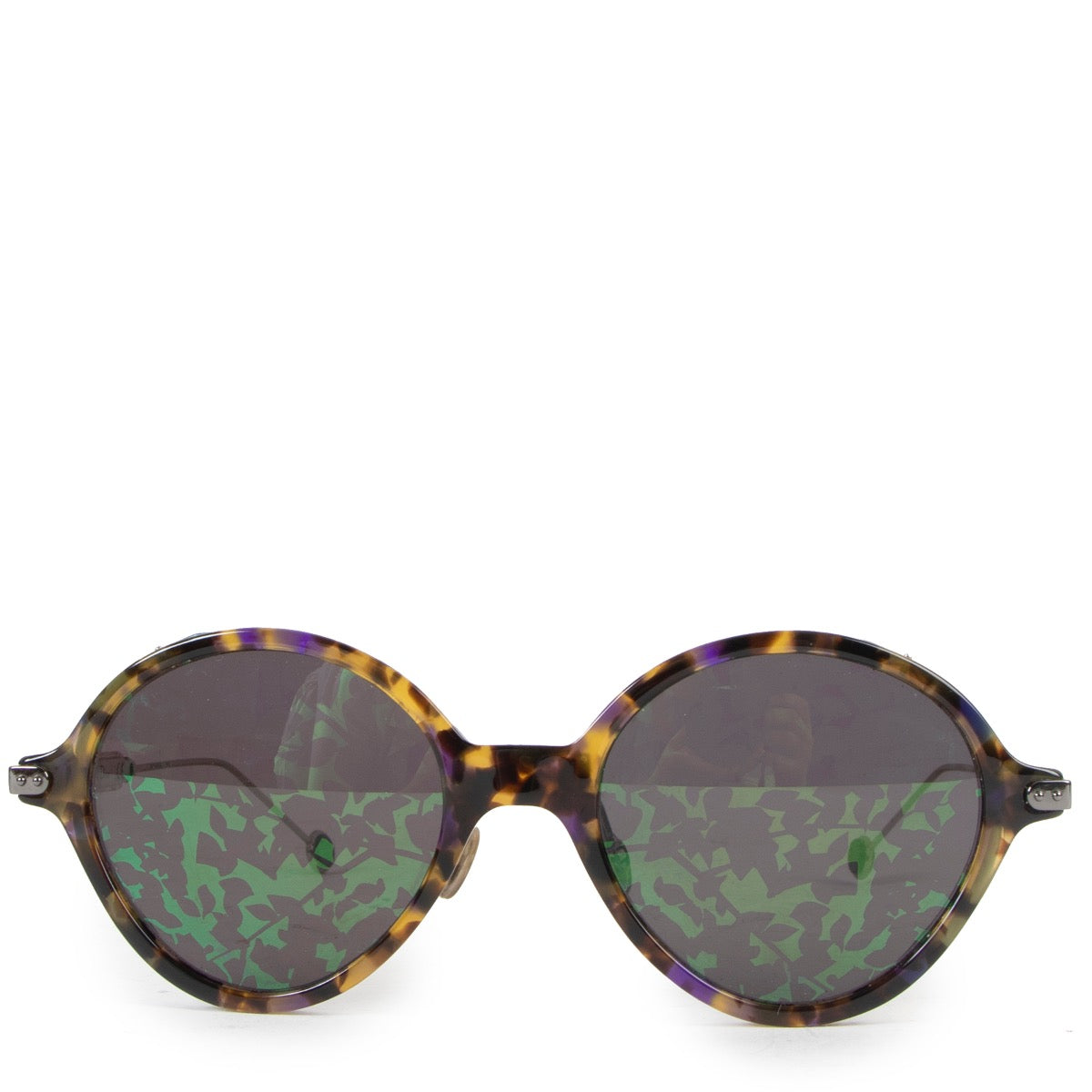 Shop safe online at Labellov in Antwerp these 100% authentic second hand Christian Dior Green Umbrage Sunglasses
