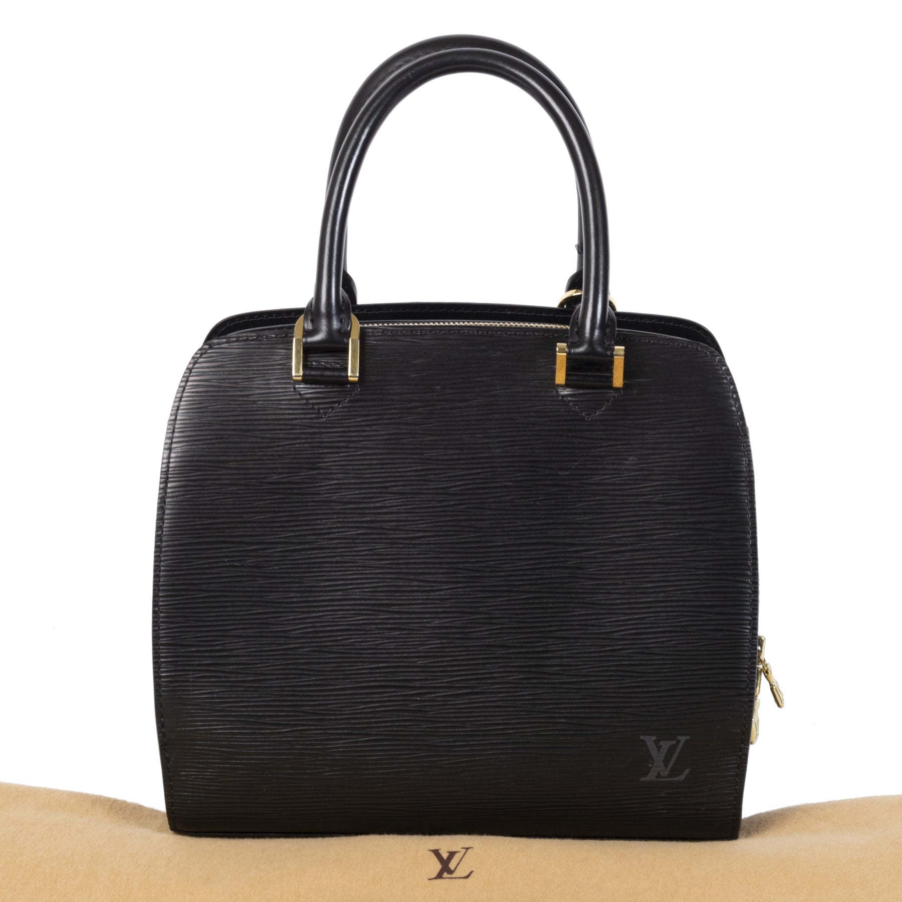 Authentieke tweedehands vintage Louis Vuitton Pont Neuf Black Epi Leather Handbag koop online webshop LabelLOV