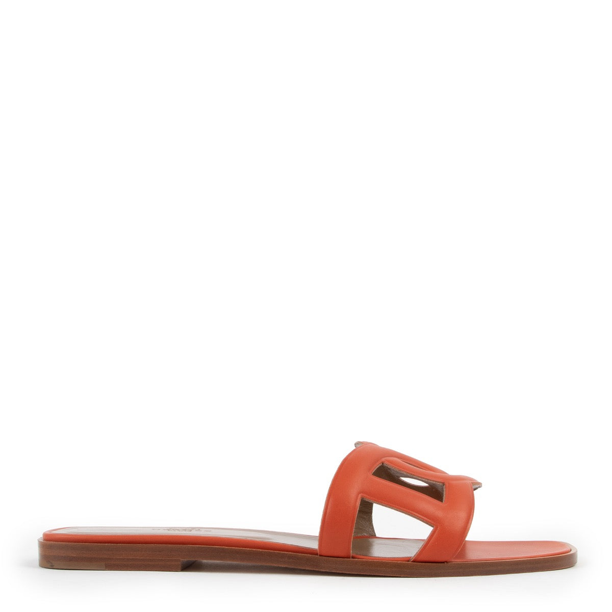 Buy an authentic pair of second hand Hermès Omaha orange sandals size 41 at Labellov