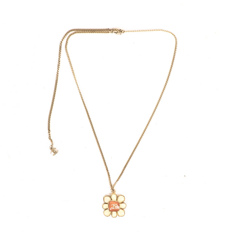 Buy an authentic second hand Chanel Pink Flower Necklace in very good condition at Labellov.