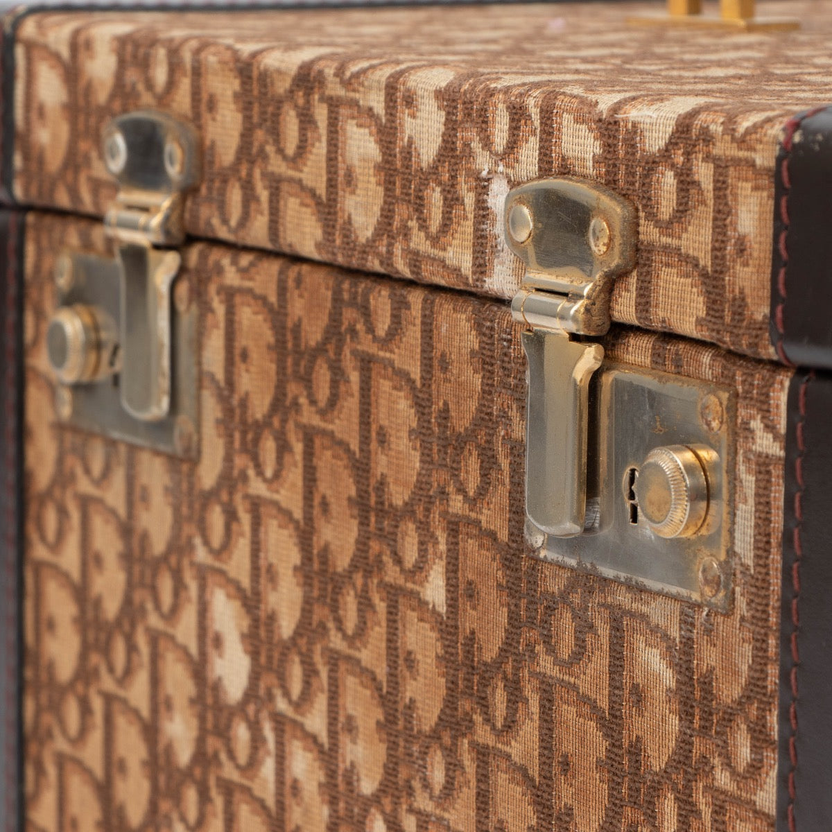 Shop 100% authentic second-hand Christian Dior Brown Oblique Vintage Vanity Case on Labellov.com