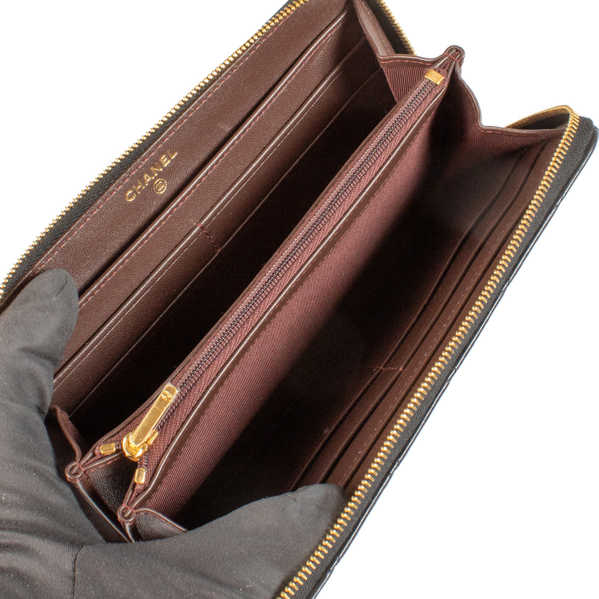 Portefeuille long Chanel en cuir d'agneau noir