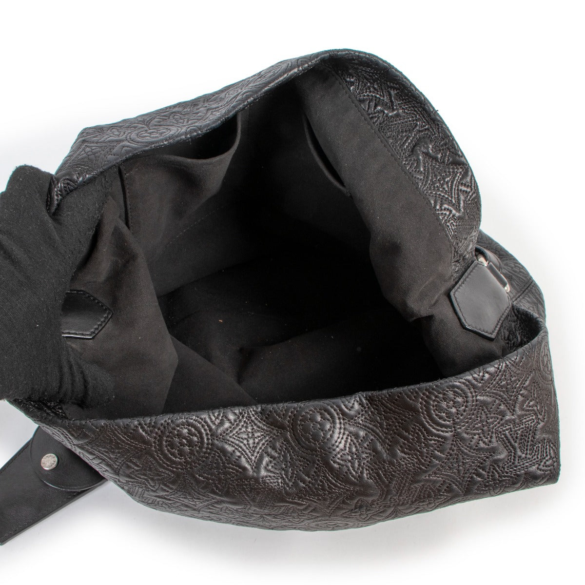 Buy an authentic second hand Louis Vuitton Black Leather Antheia Hobo Bag in very good condition at Labellov.