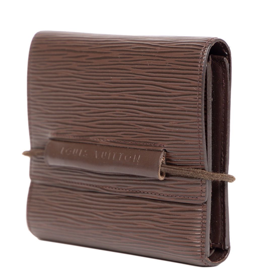 Buy online an authentic second hand Louis Vuitton brown élastique epi leather Wallet in good condition at Labellov in Antwerp.