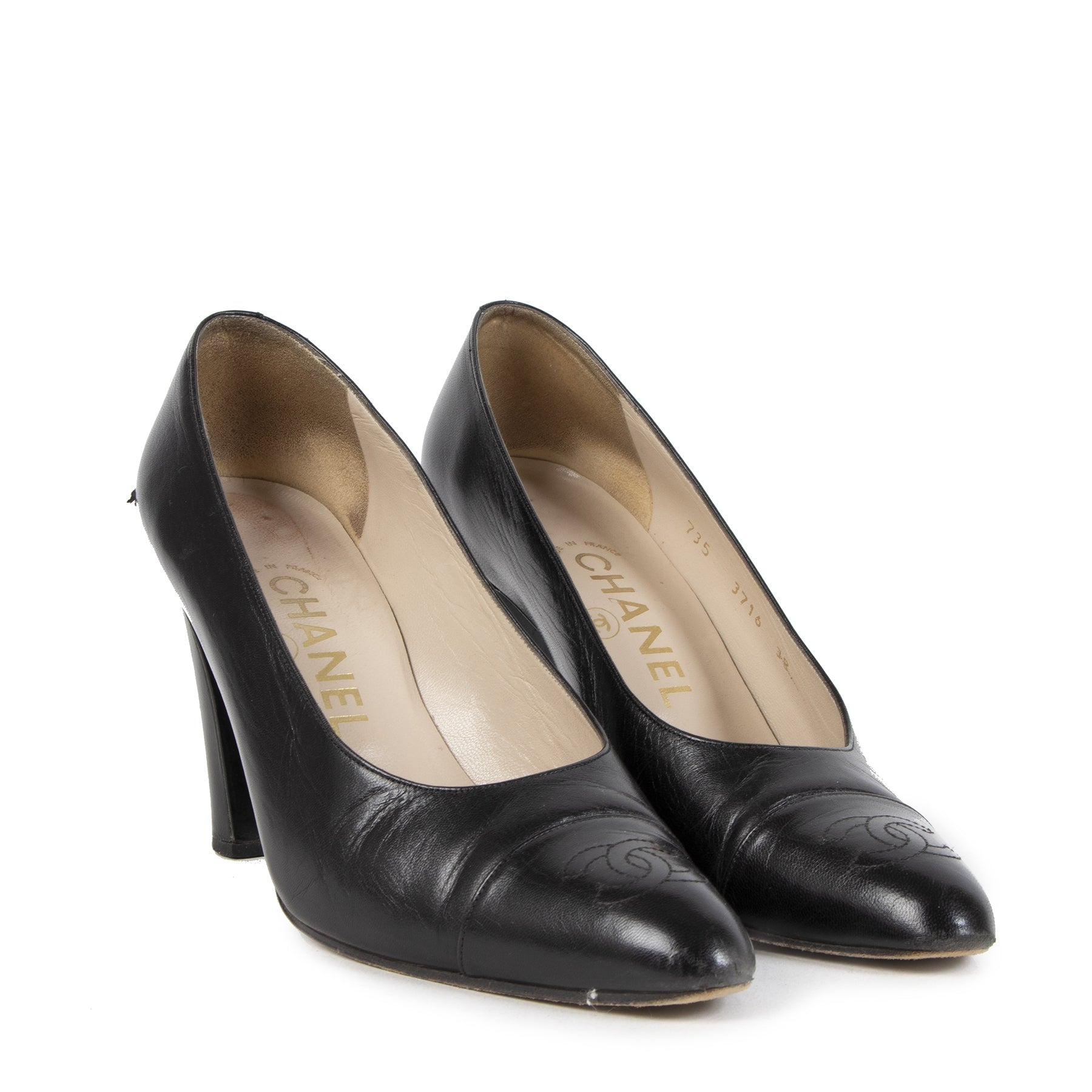 Koop authentieke tweedehands Chanel schoenen met de juiste prijs bij LabelLOV Antwerpen.