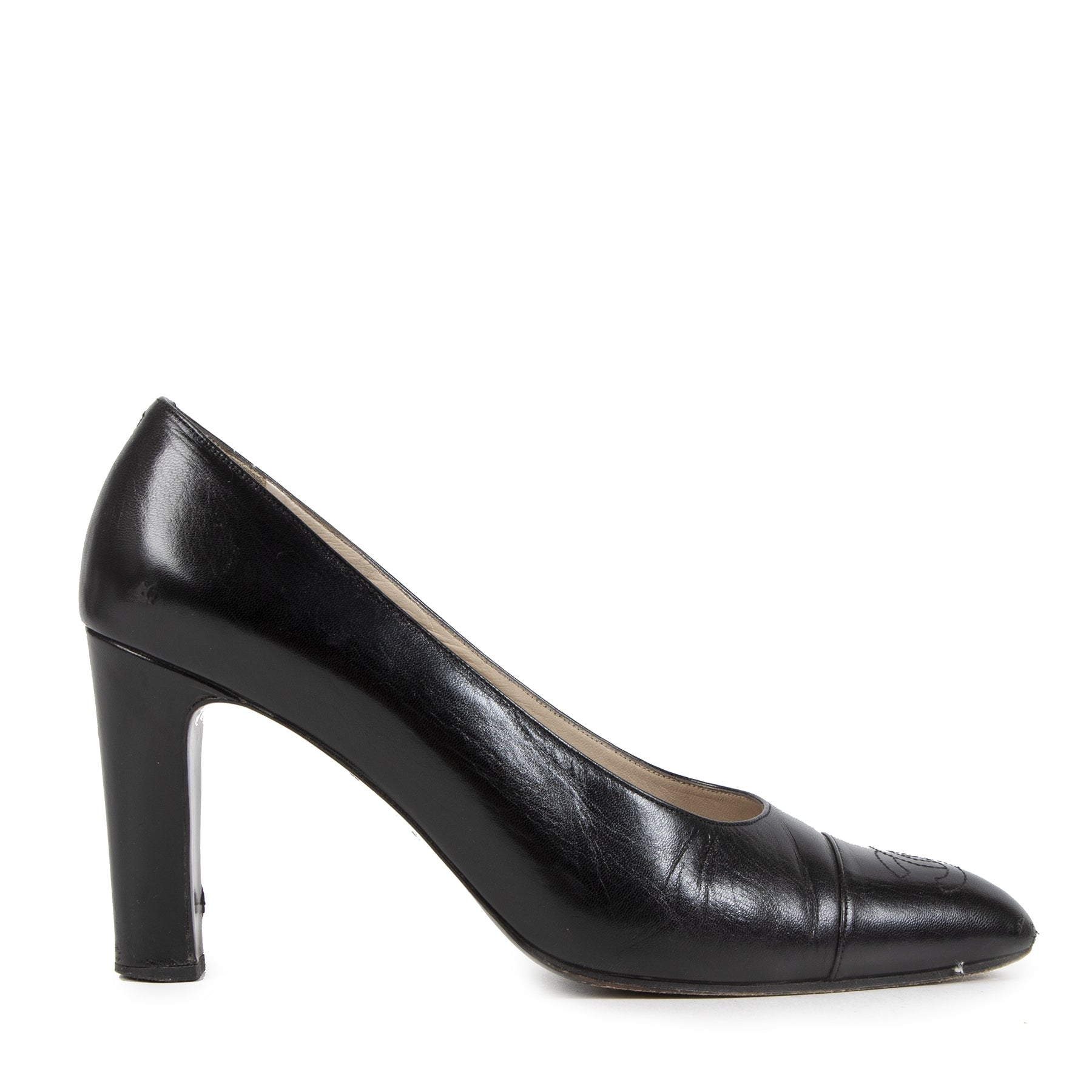 Buy authentic secondhand Chanel shoes at the right price at LabelLOV vintage webshop. Safe and secure online shopping at LabelLOV.
