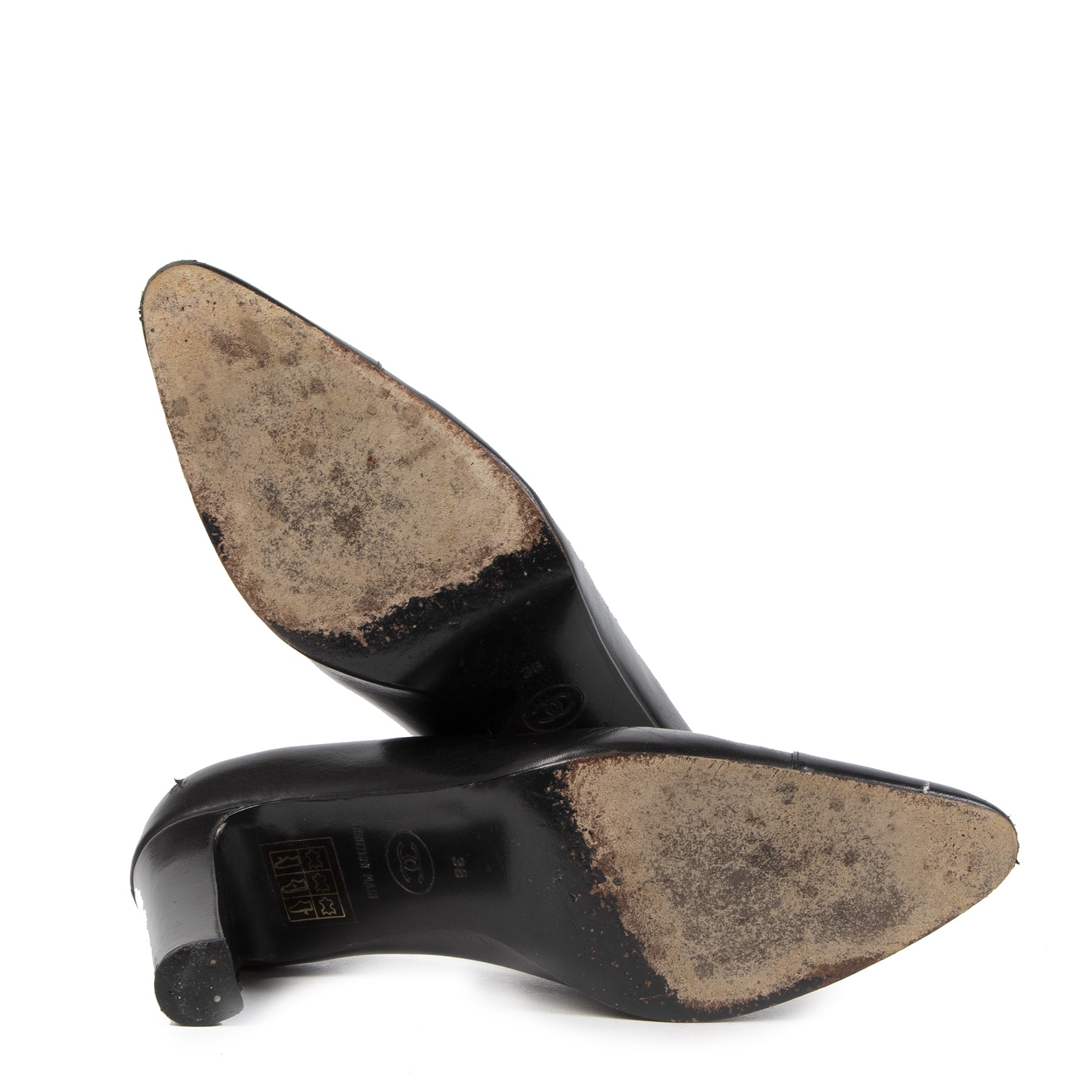 Buy authentic secondhand Chanel shoes at the right price at LabelLOV vintage webshop.