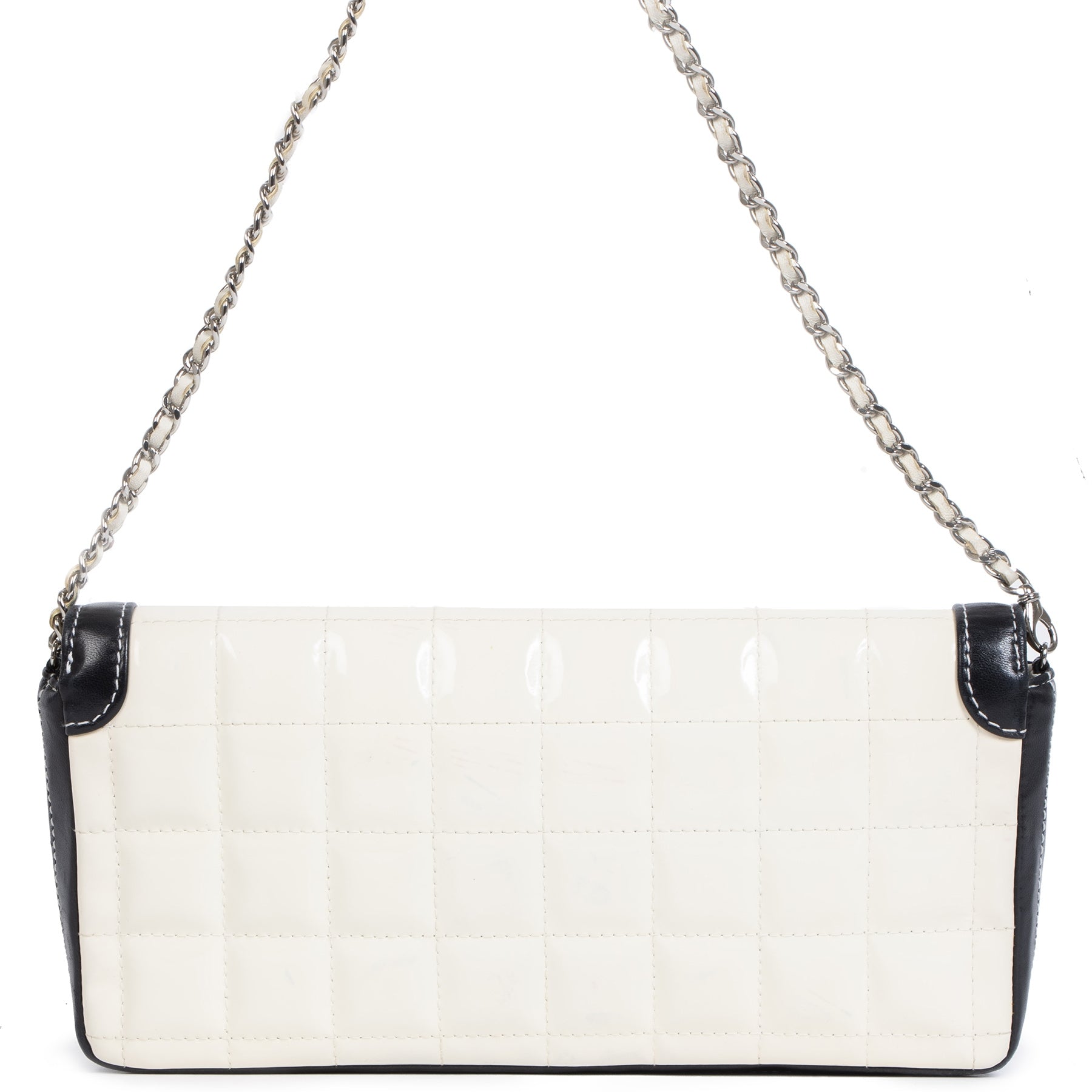 Chanel East West Chocolate Bar White Patent Leather Bag te koop online at Labellov secondhand luxury