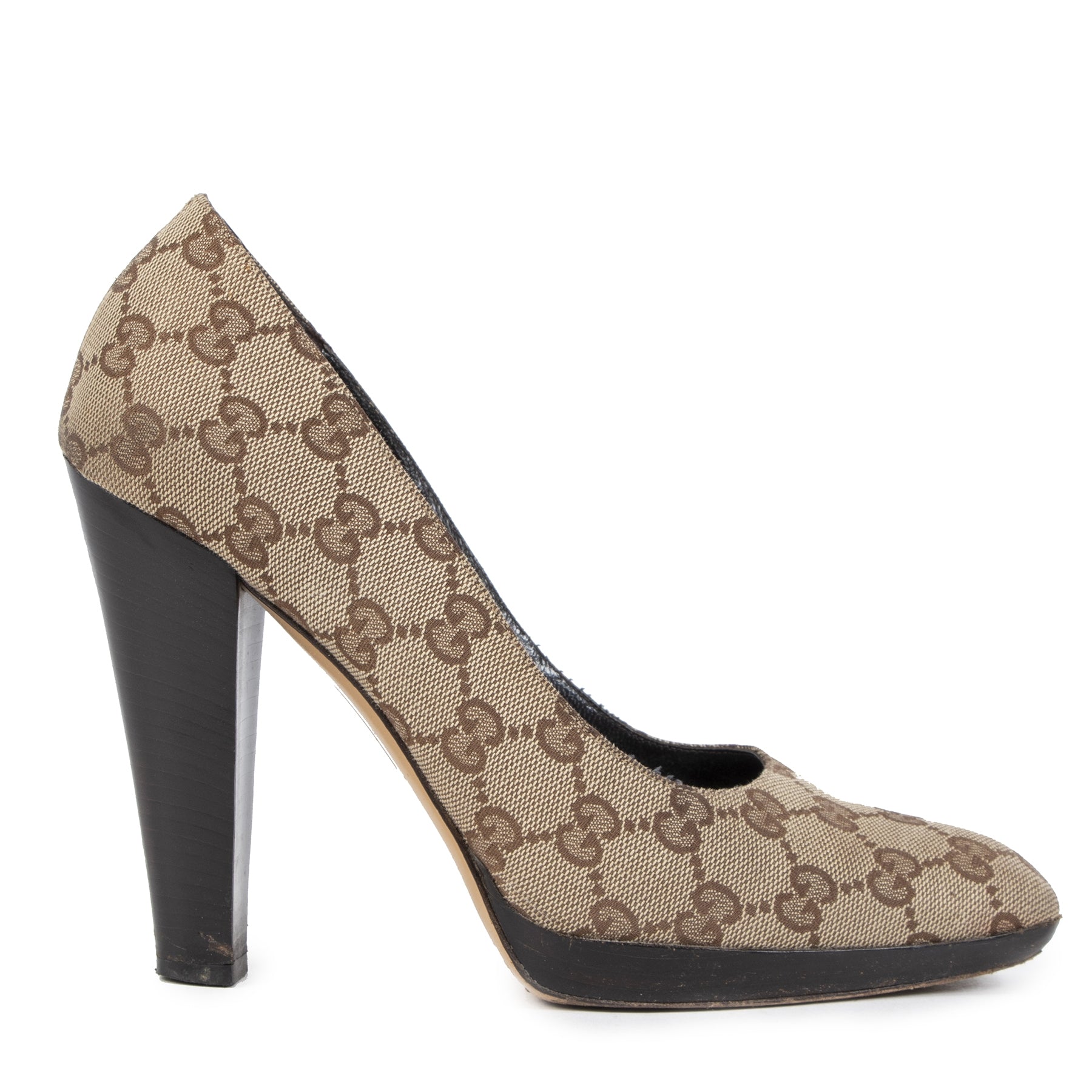 Buy authentic secondhand Gucci shoes at the right price at LabelLOV vintage webshop.