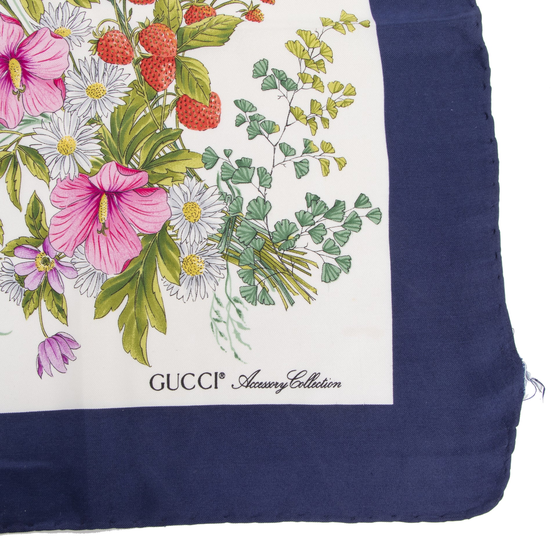 Authentic secondhand Gucci Floral Print Silk Scarf designer accessories fashion luxury vintage webshop designer brands online shopping