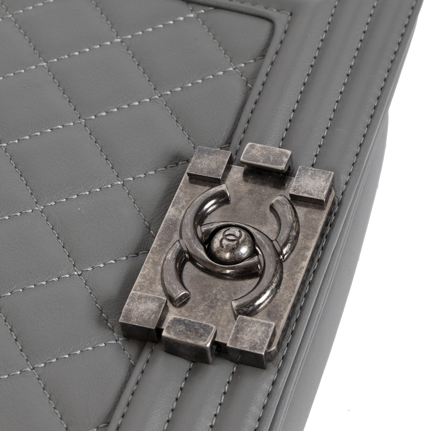 Chanel Grey Quilted Leather Small Boy Flap Bag detail te koop aan de beste prijs