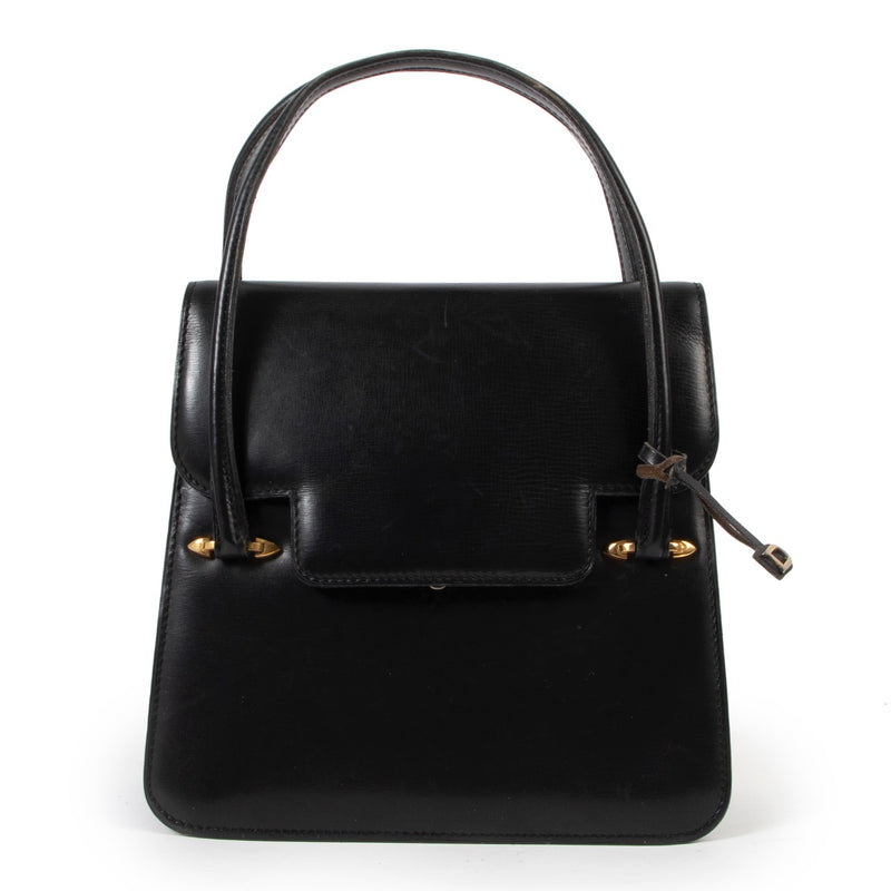 Buy this Delvaux Black Top Handle online or in store at Labellov Antwerp a luxury store that sells and buys secondhand items.