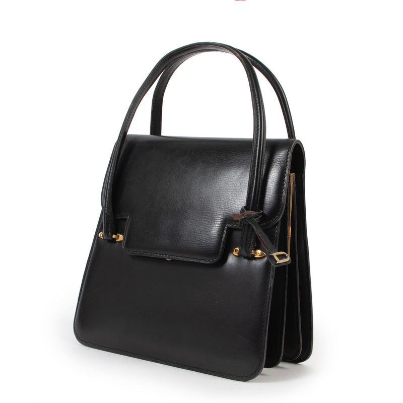 Buy this Delvaux Black Top Handle online or in store at Labellov Antwerp a luxury store that sells and buys secondhand items.