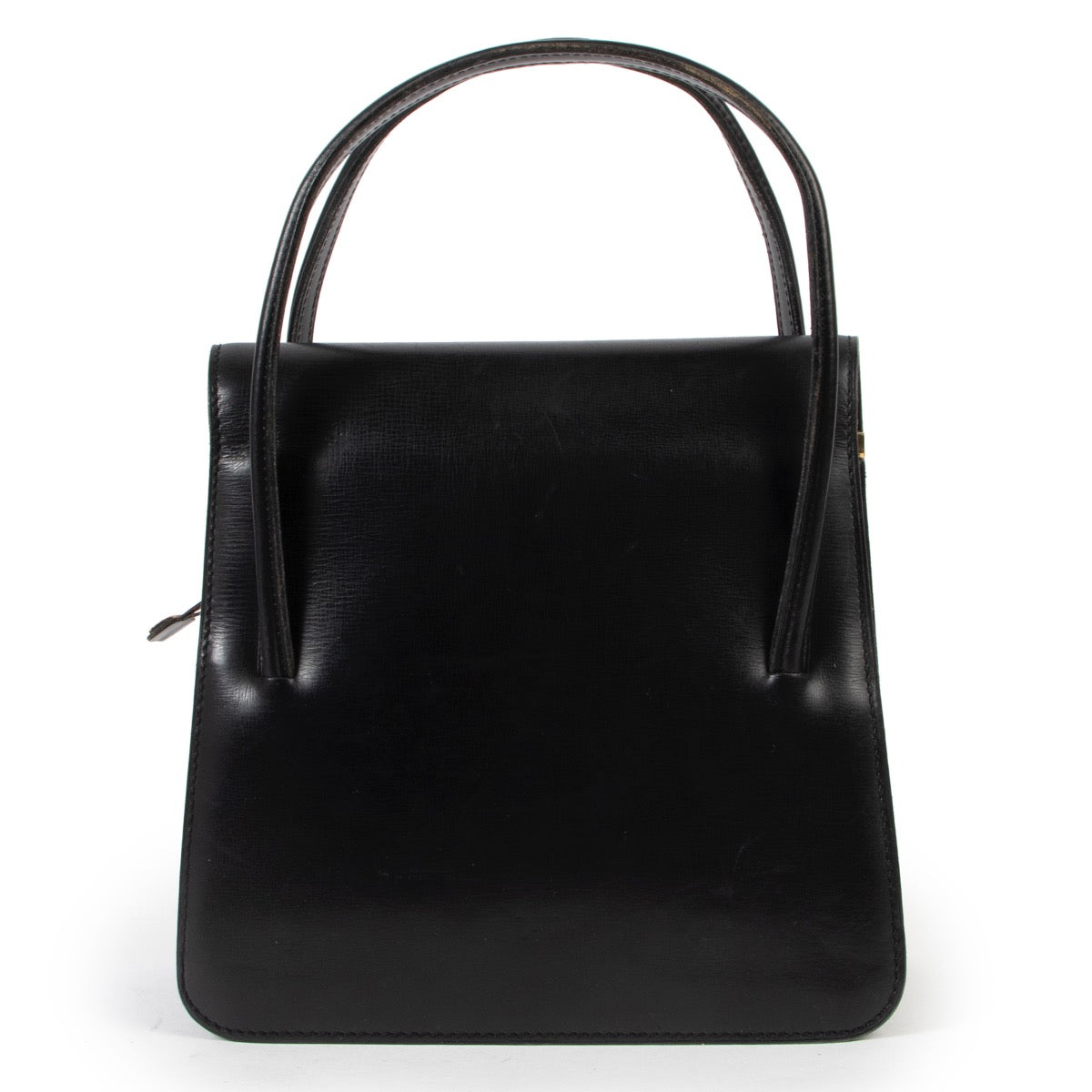 Buy this Delvaux Black Top Handle online or in store at Labellov Antwerp a luxury store that sells and buys secondhand items.