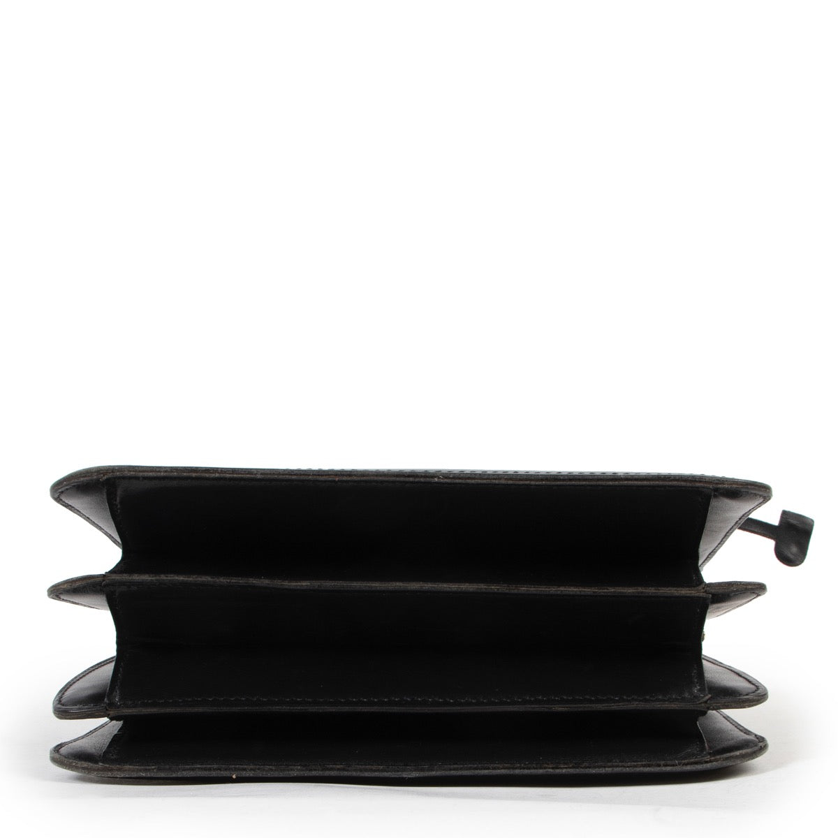 Buy this Delvaux Black Top Handle online or in store at Labellov Antwerp a luxury store that sells and buys secondhand items.