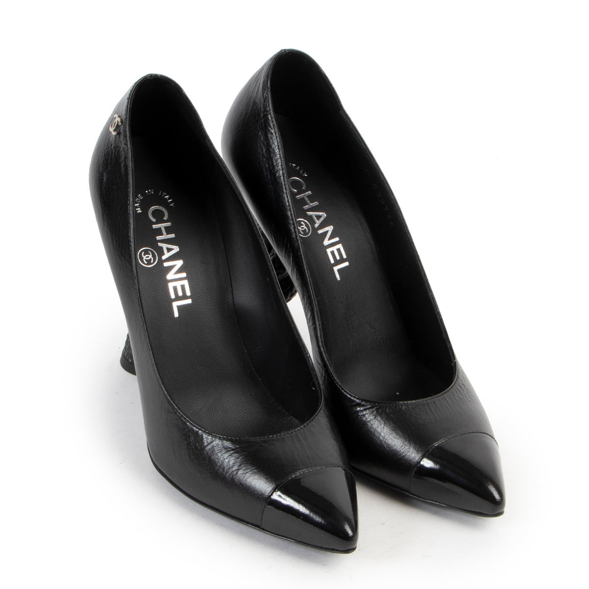 Chanel Zwarte Pumps met Knoopdetail - maat 38