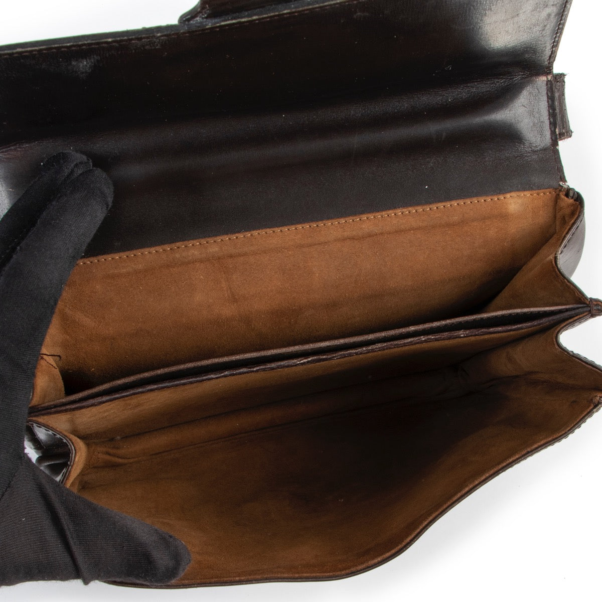 Shop safe online at Labellov in Antwerp this 100% authentic second hand Delvaux Brown Festival Crossbody