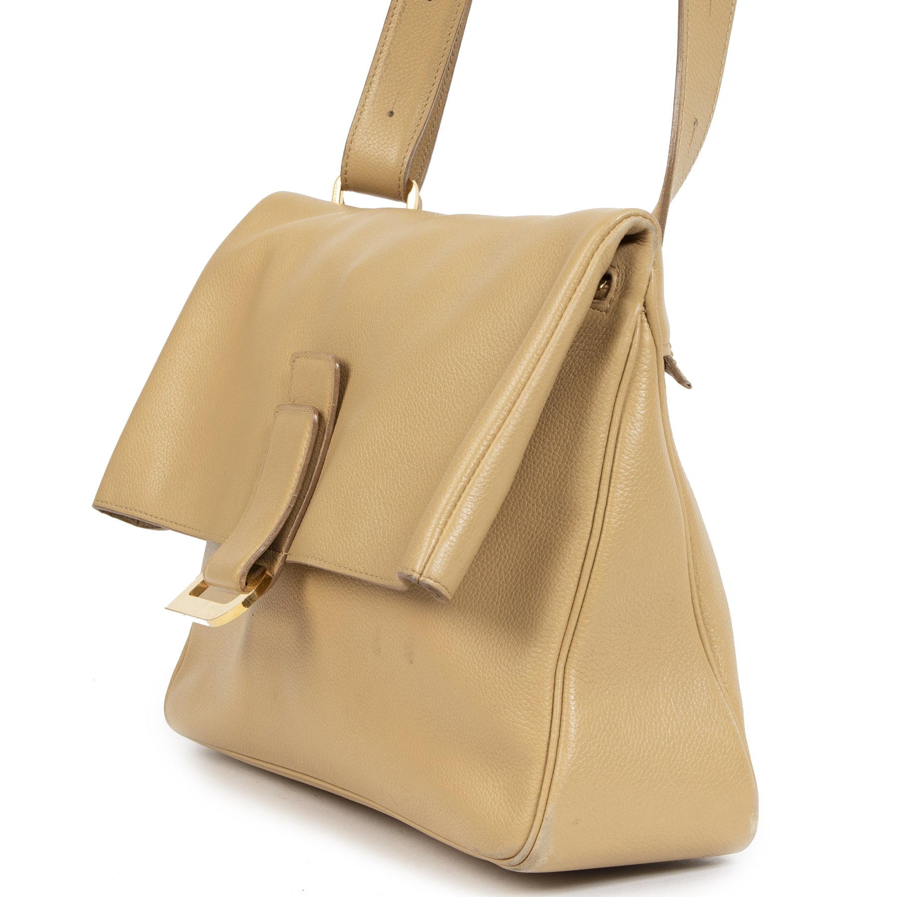 Buy and sell your authentic Delvaux Relais Trotteur Sahara Bag for the best price at Labellov secondhand luxury
