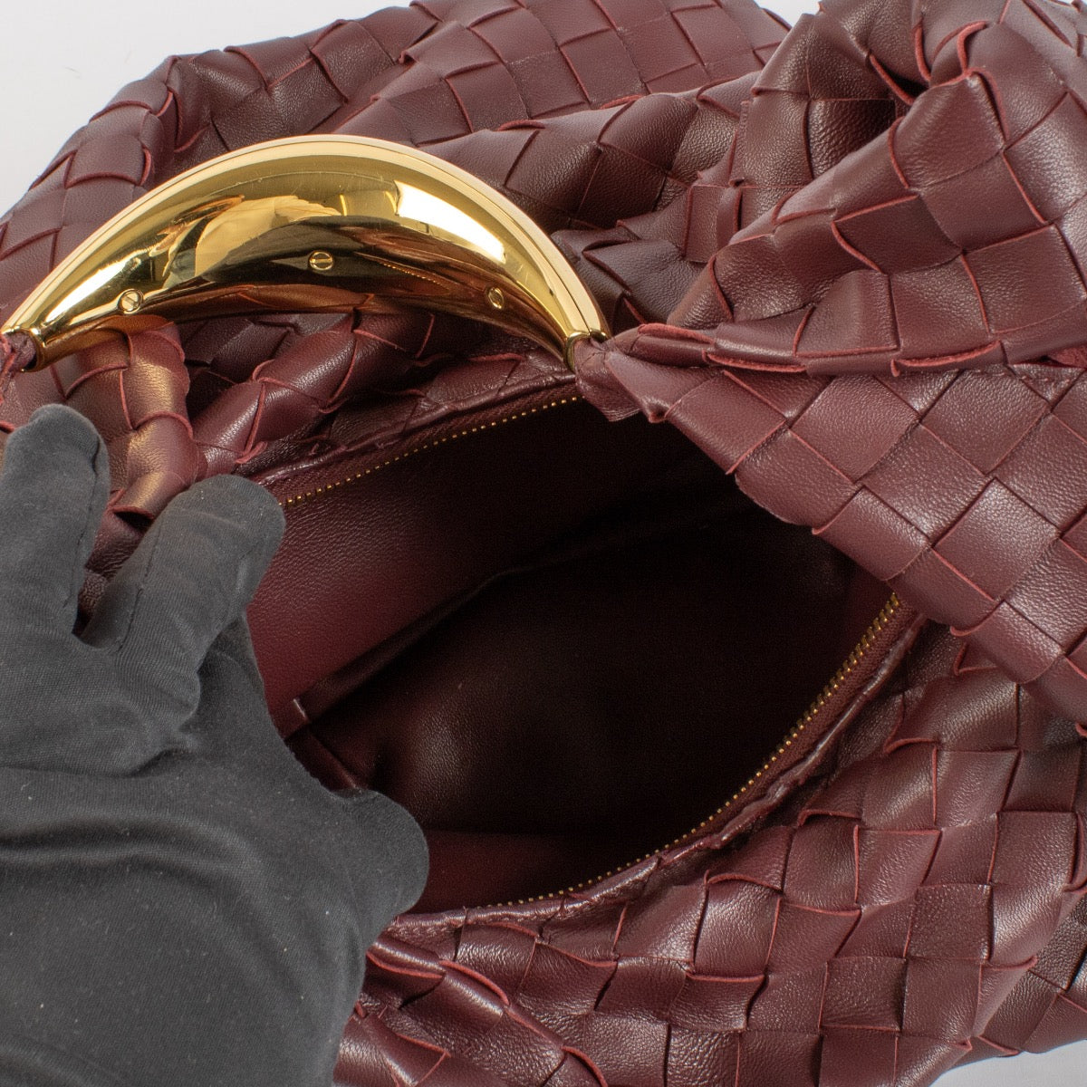 shop 100% authentic second hand Bottega Veneta Burgundy Intrecciato Foulard Bag on Labellov.com