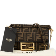Bent u op zoek naar een authentiek exemplaar van de mini baguette bag van Fendi? Koop veilig bij Labellov in Antwerpen en online.