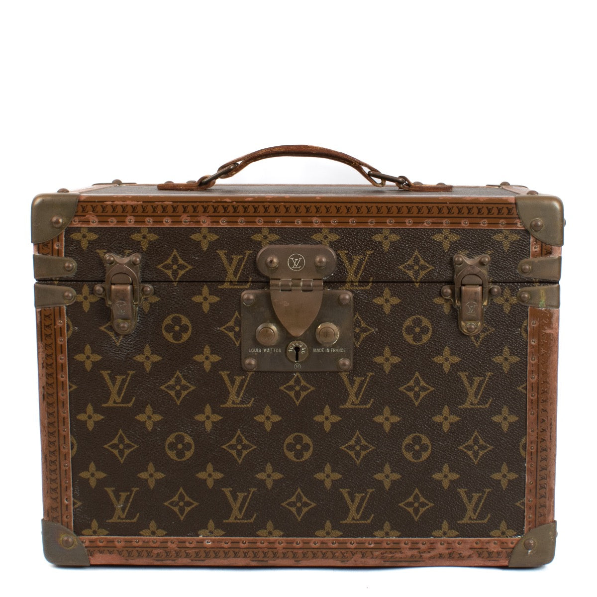 Shop safe online at Labellov in Antwerp, Brussels and Knokke this 100% authentic second hand Louis Vuitton Monogram Boite Pharmacie Trunk