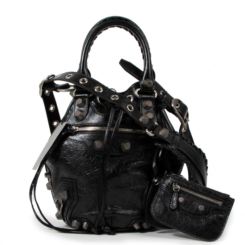 Balenciaga Le Cagole Small Black Bucket Bag aan de beste prijs bij Labellov tweedehands luxe in Antwerpen en Knokke