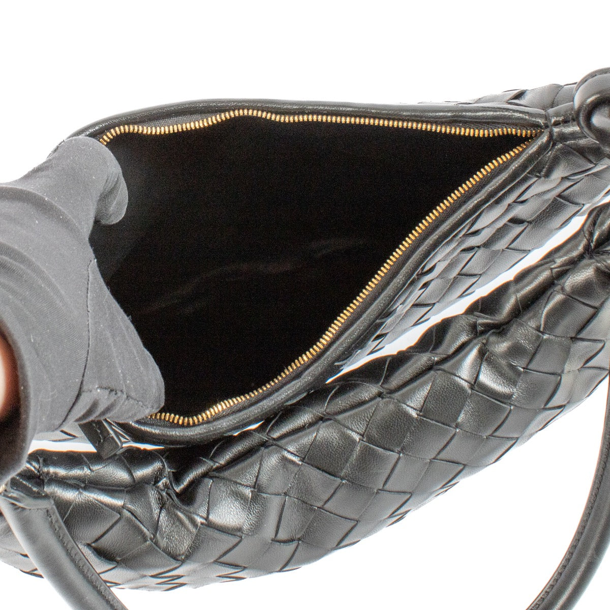 Shop safe online at Labellov in Antwerp, Brussels and Knokke this 100% authentic second hand Bottega Veneta Black Intrecciato Gemelli Medium Shoulder Bag