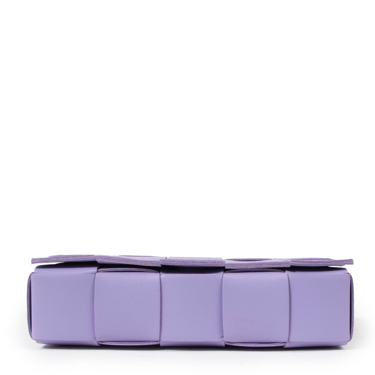 Shop safe online at Labellov in Antwerp this 100% authentic second hand Bottega Veneta Wisteria Leather Casette Crossbody Bag
