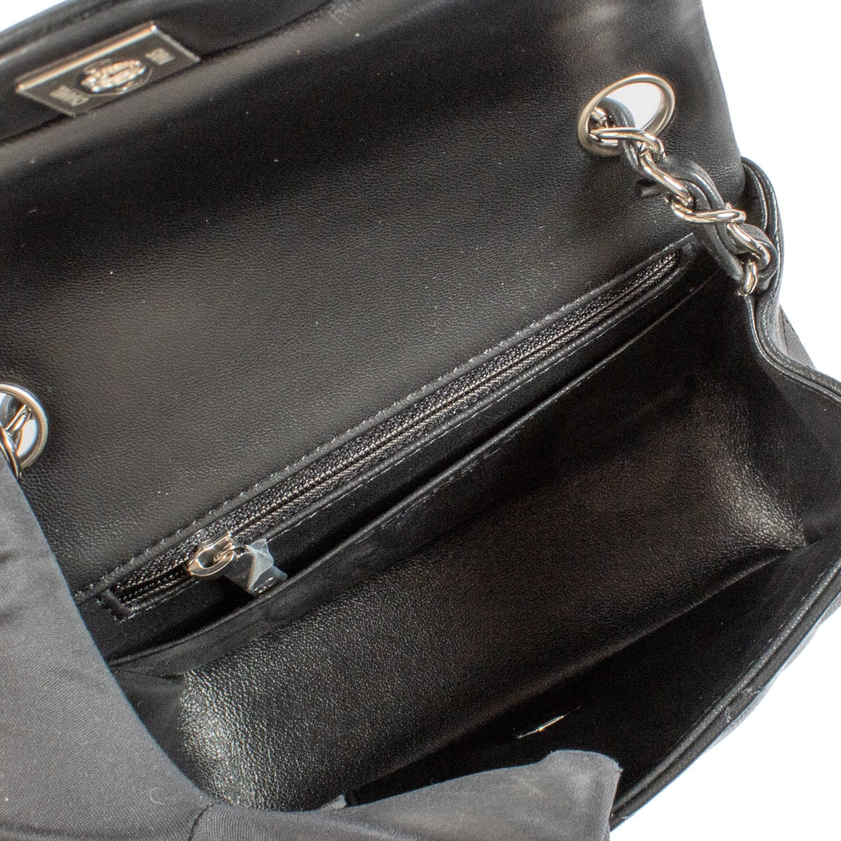 Shop safe online at Labellov in Antwerp and Knokke this 100% authentic second hand Chanel Black Quilted Mini Square Classic Flap Bag