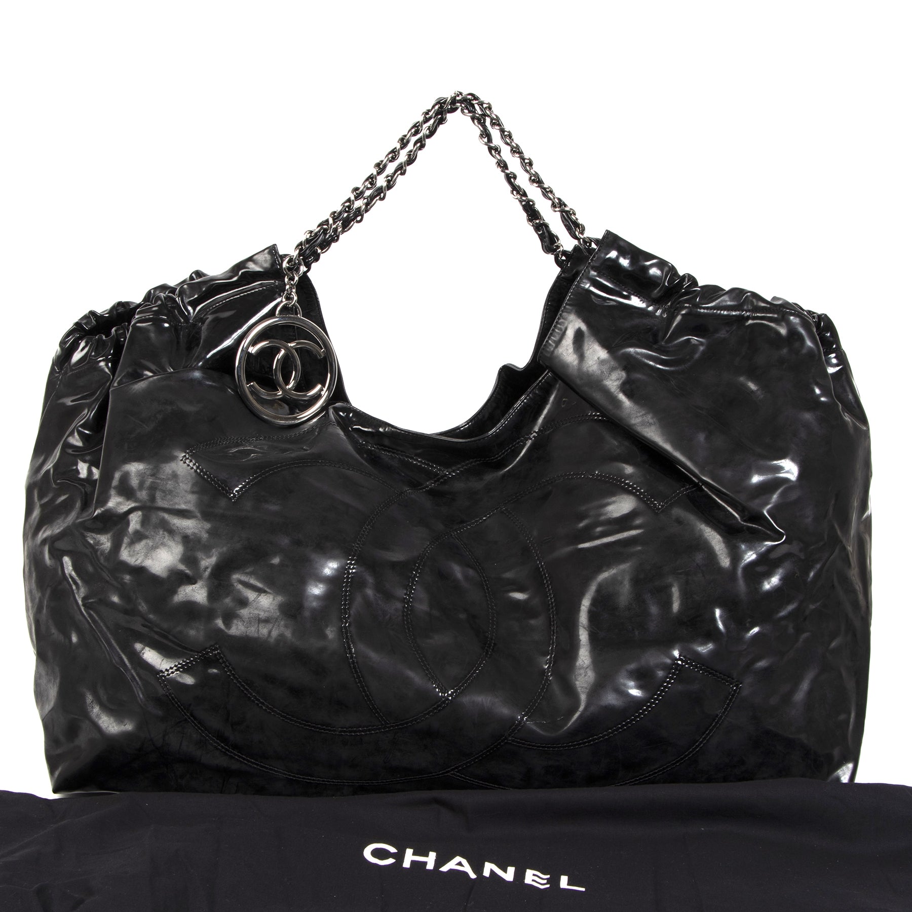Chanel Black Patent Vinyl Coco Cabas XL Bag te koop aan de beste prijs online bij Labellov tweedehands luxe in Antwerpen