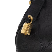 Authentieke tweedehands vintage Chanel Vintage Boston Travel Bag koop online webshop LabelLOV