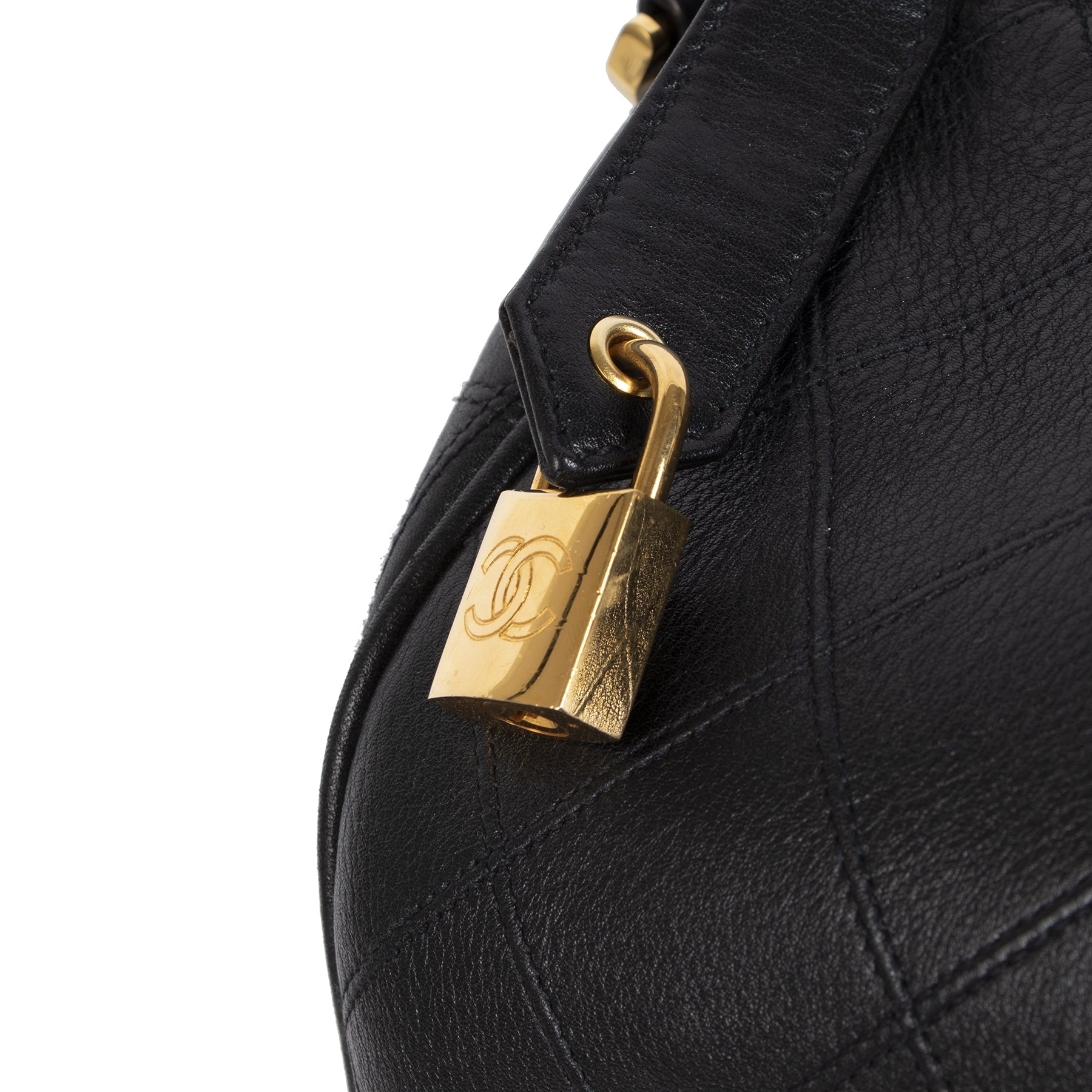 Authentieke tweedehands vintage Chanel Vintage Boston Travel Bag koop online webshop LabelLOV