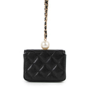 Buy authentic second hand Chanel Black Caviar Faux Pearl Card Holder / Coin Purse With Chain in brand new condition at Labellov in Antwerp.