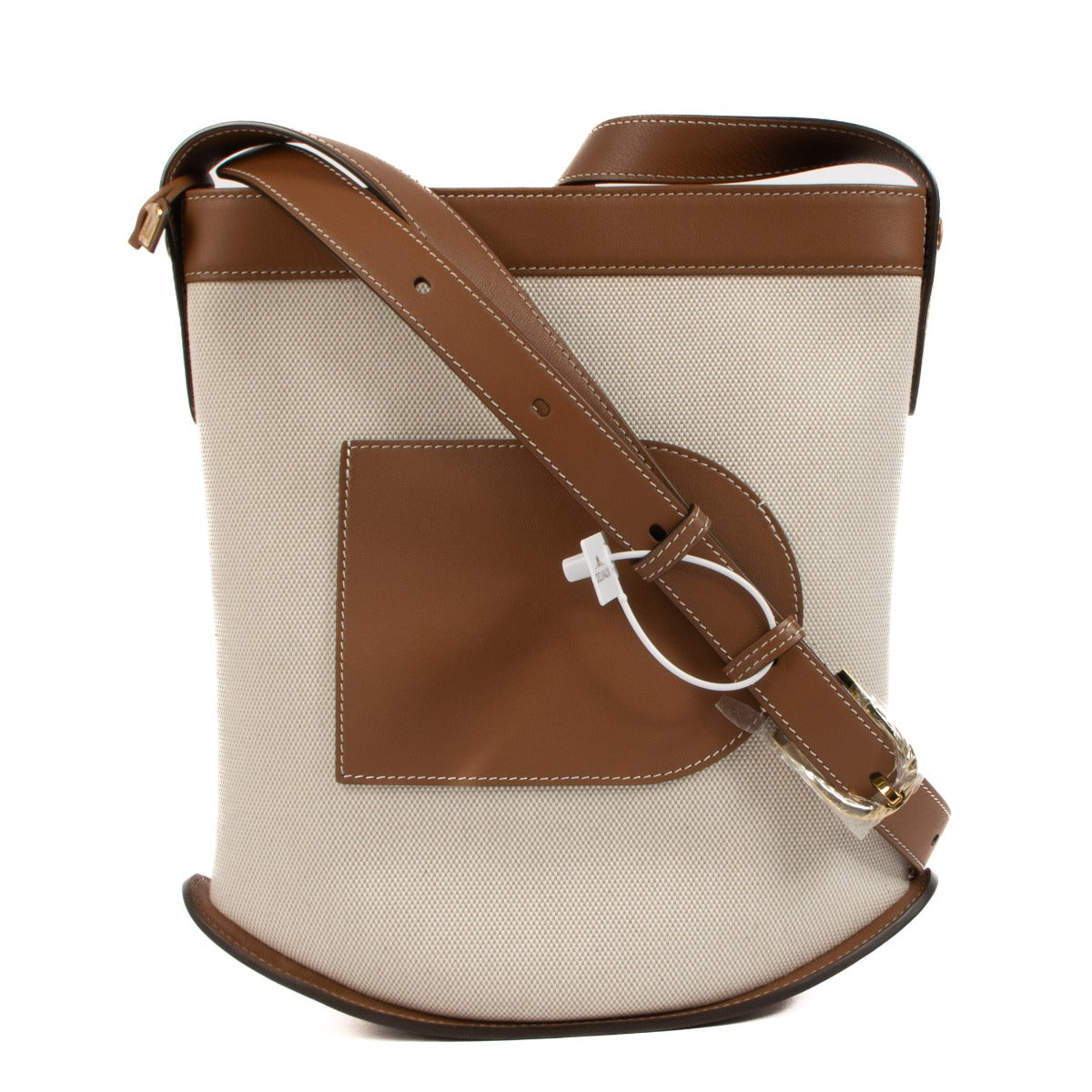 Shop safe online at Labellov in Antwerp, Brussels and Knokke this 100% authentic second hand Delvaux Natural / Camel Calf Trim Canvas Pin Daily Bag