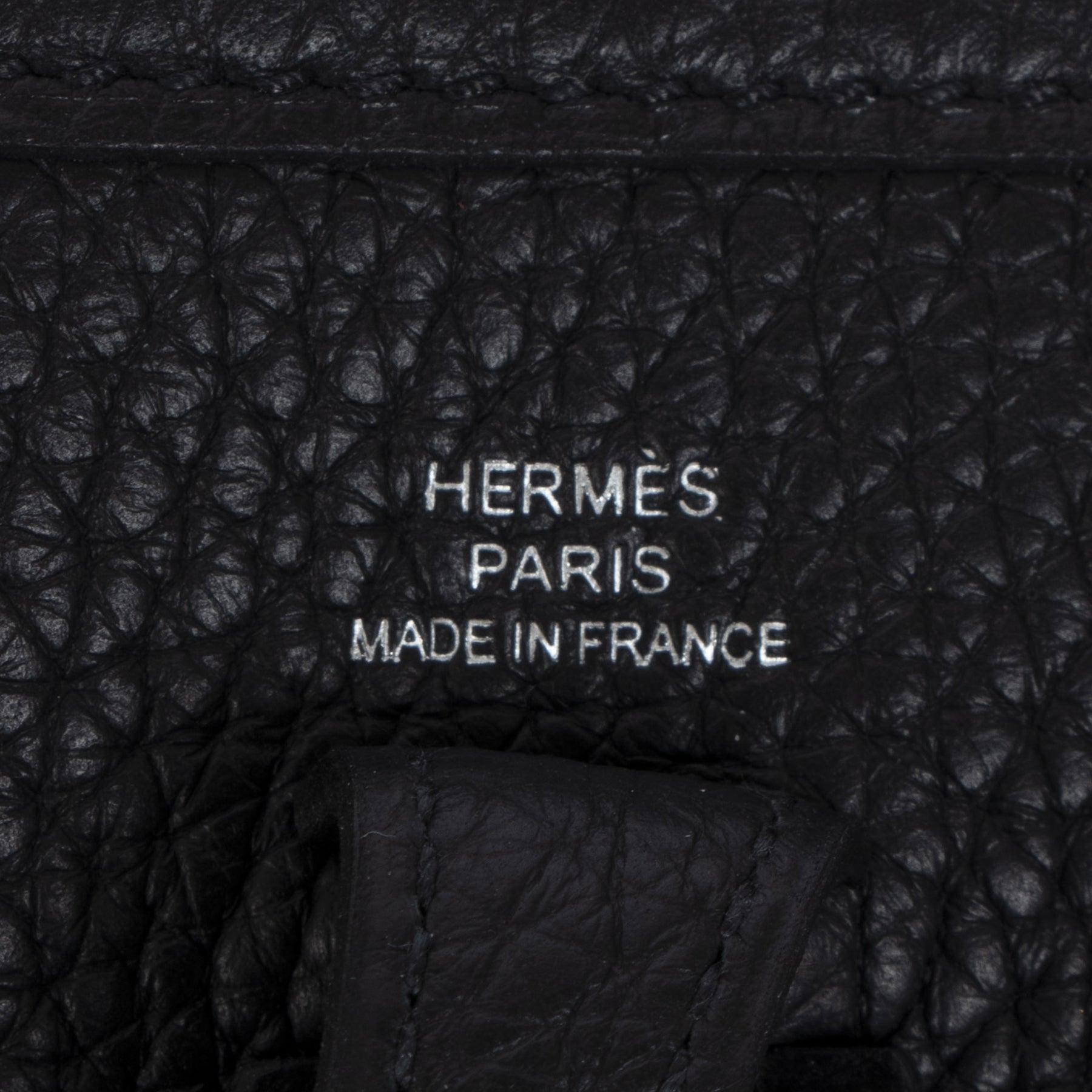 Authentic secondhand Hermès Evelyne Black Leather Crossbody Messenger Bag designer bags accessories shoes luxury vintage webshop safe secure online shopping fashion fashionista worldwide shipping
