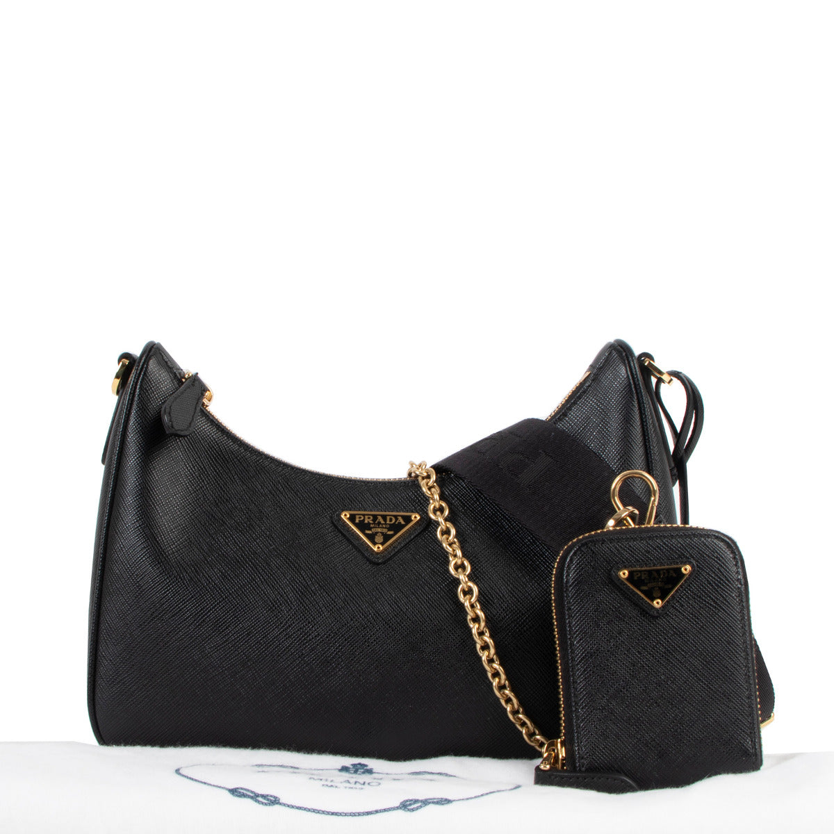 Prada Re-Edition 2005 Black Saffiano Leather Crossbody Bag aan de beste prijs bij Labellov tweedehands luxe in Antwerpen