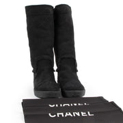 koop veilig online tegen de beste prijs Chanel Black Matelasse Mouton Boots - Size 39